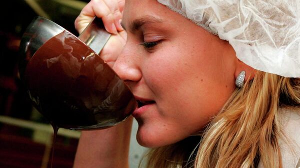 俄罗斯女子网球运动员娜佳·彼得罗娃参观荷兰迪克多（Duc d'O）巧克力工厂。 - 俄罗斯卫星通讯社