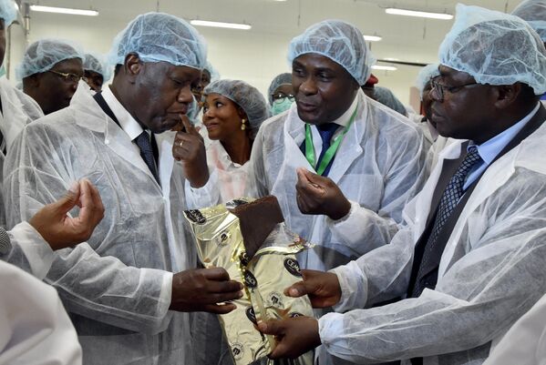 科特迪瓦總統瓦塔拉在阿比讓的法國賽夢（CEMOI）巧克力工廠開幕式上致賀詞 - 俄羅斯衛星通訊社
