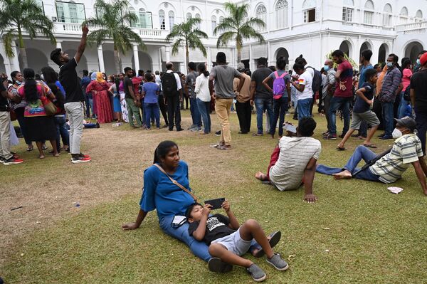 人群聚集在斯里蘭卡總統府。 - 俄羅斯衛星通訊社