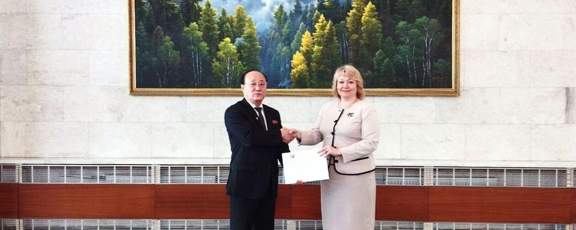 朝鮮駐俄羅斯大使向頓涅茨克代表遞交了承認頓涅茨克的文件 - 俄羅斯衛星通訊社, 1920, 18.08.2022