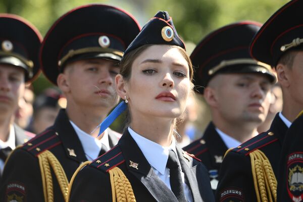 基科季俄聯邦內務部莫斯科大學在紅場舉行畢業典禮。 - 俄羅斯衛星通訊社