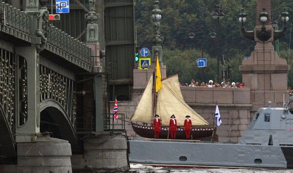 參加海軍節閱兵式彩排的彼得一世小木船（歷史復原船）。 - 俄羅斯衛星通訊社