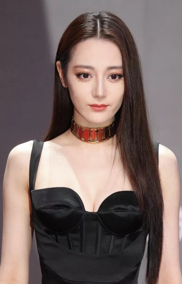 入選英國努比亞雜誌Nubia“全球最美女性”評選活動的中國演員迪麗熱巴。 入選英國努比亞雜誌Nubia“全球最美女性”評選活動的中國演員迪麗熱巴。 - 俄羅斯衛星通訊社