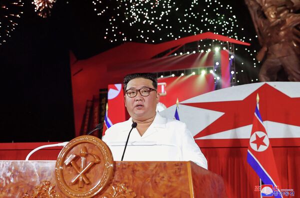 平壤，朝鮮領導人金正恩在紀念朝鮮祖國解放戰爭勝利69週年活動中發表講話。 - 俄羅斯衛星通訊社