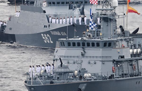 聖彼得堡俄羅斯海軍節海軍閱兵式上的“綠山谷”小型導彈艇。 - 俄羅斯衛星通訊社