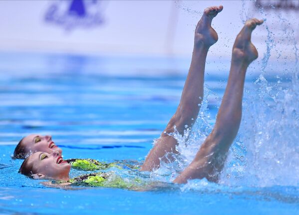 俄羅斯選手瓦爾瓦拉·蘇博京娜和斯韋特蘭娜·科列斯尼琴科在花樣游泳雙人技術比賽中。 - 俄羅斯衛星通訊社