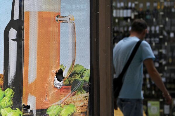 顿涅茨克基辅区一家商店的橱窗，在乌克兰武装部队的炮击中受损。 - 俄罗斯卫星通讯社