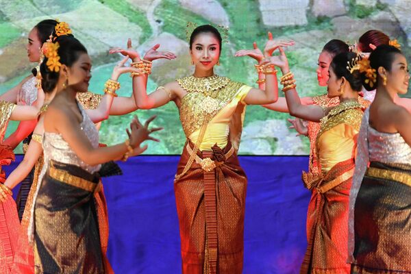 柬埔寨東盟外長會議開幕式上做準備的舞蹈演員。 - 俄羅斯衛星通訊社