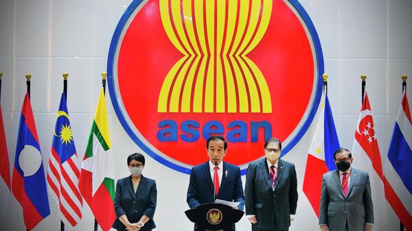 Президент Индонезии Джоко Видодо выступает с заявлением для прессы, во время саммита АСЕАН в Джакарте. Архивное фото - 俄罗斯卫星通讯社