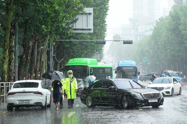8月9日，堆積堵塞在首爾街道上的機動車。 - 俄羅斯衛星通訊社