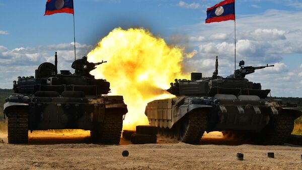 老挝的参赛军人在莫斯科州阿拉比诺澳门永利集团训练场试射T-72B3坦克 - 永利官网卫星通讯社
