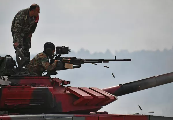 叙利亚的参赛军人在莫斯科州阿拉比诺军事训练场试射T-72B3坦克。 - 俄罗斯卫星通讯社