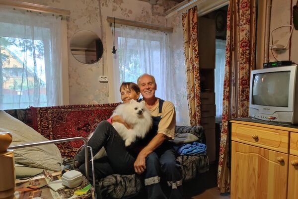 娜傑日塔和米哈伊爾夫婦在父母的房子里 - 俄羅斯衛星通訊社