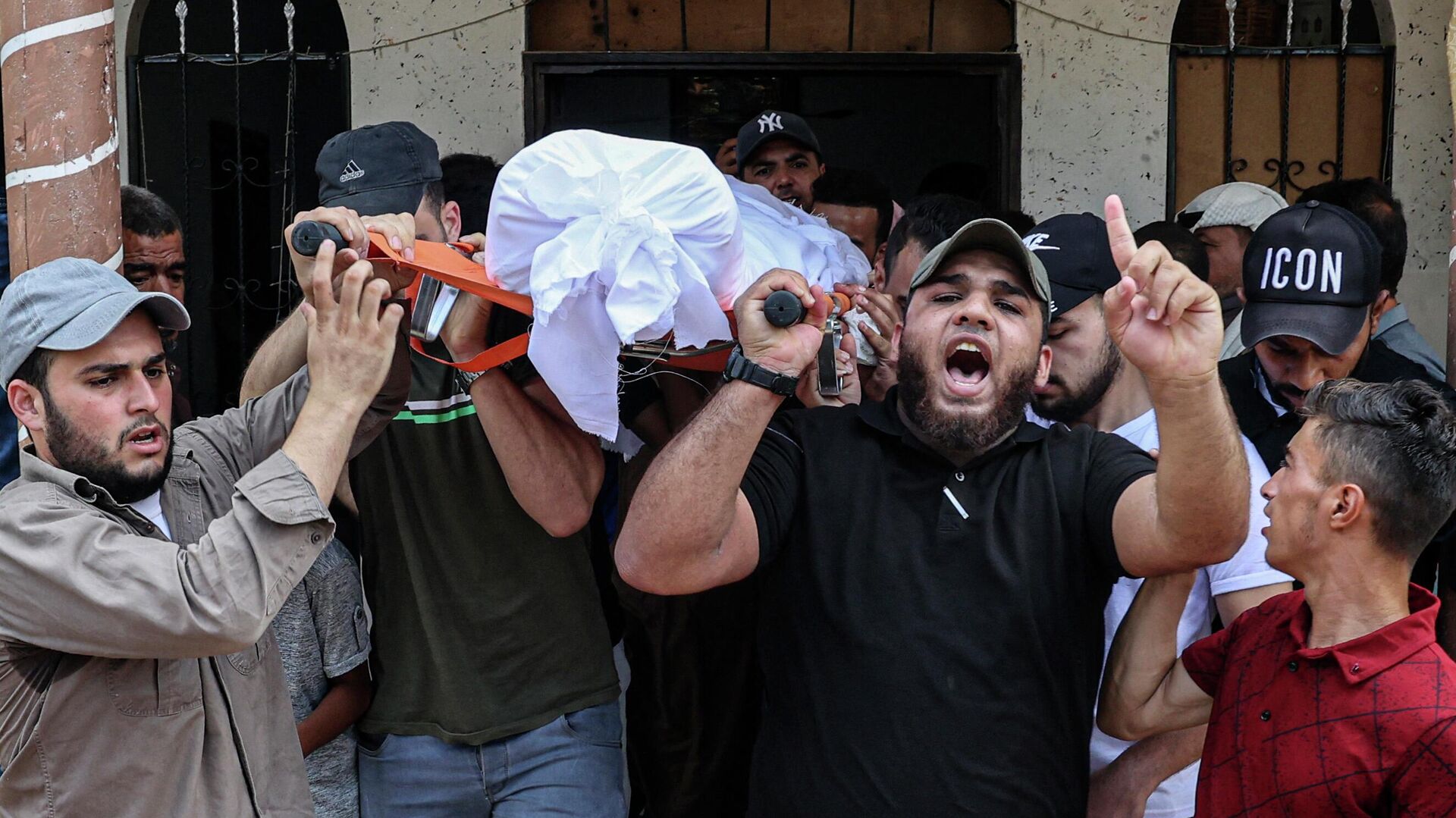 巴以阿克萨清真寺冲突升级：以色列空袭加沙地带，阿盟谴责以方