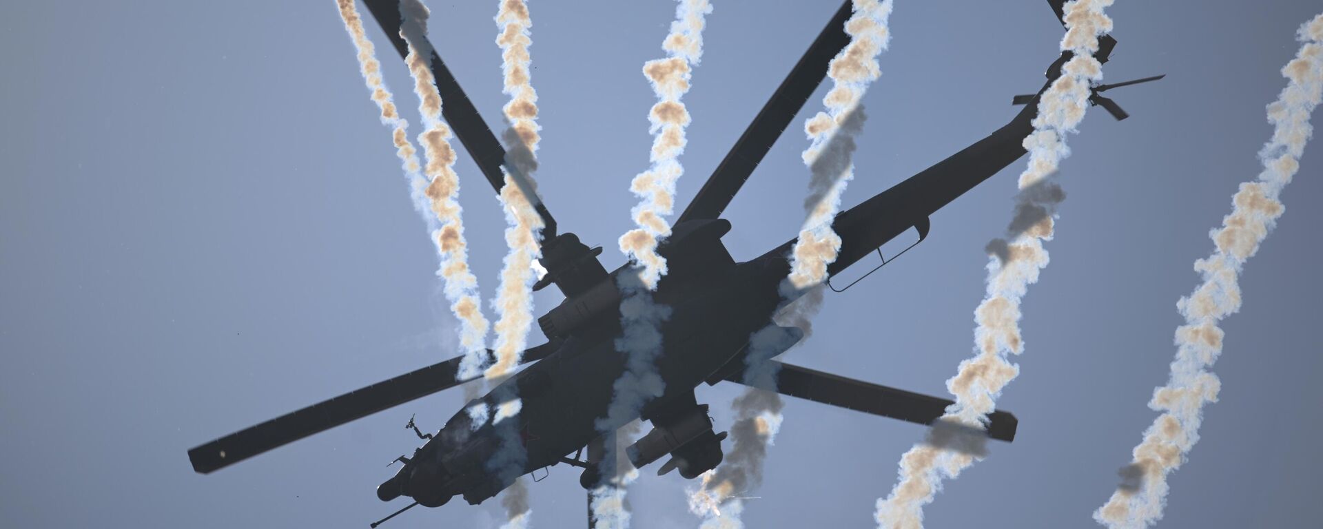 米-28N夜空猎手直升机亮相在莫斯科州库宾卡举行的“军队-2022”国际军事技术论坛开幕式。 - 俄罗斯卫星通讯社, 1920, 15.08.2022