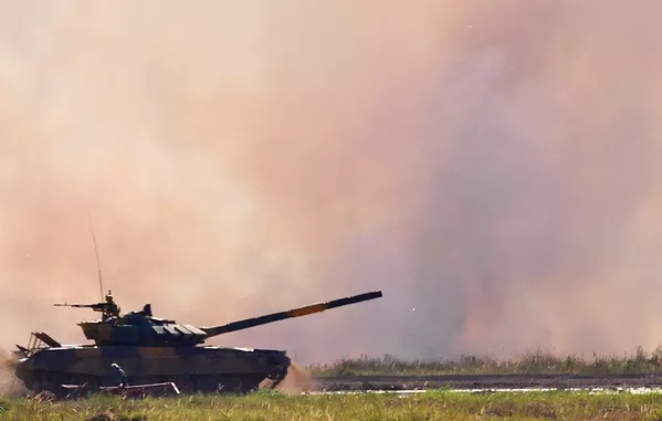 莫斯科州阿拉比諾靶場，阿塞拜疆的參賽軍人駕駛坦克T-72B3參加“坦克兩項-2022”比賽。 - 俄羅斯衛星通訊社