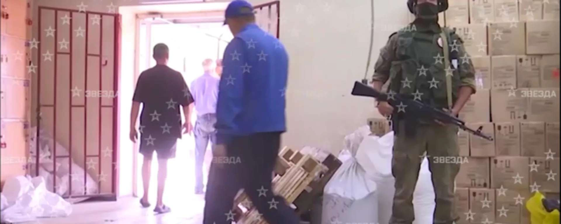 烏克蘭武裝部隊向俄羅斯緊急情況部的車隊，甚至人道主義援助發放點開火 - 俄羅斯衛星通訊社, 1920, 18.08.2022