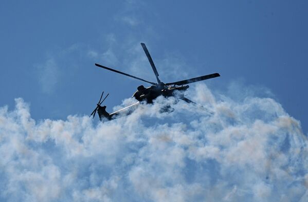 俄军米-28武装直升机在库宾卡进行展示飞行。 - 俄罗斯卫星通讯社