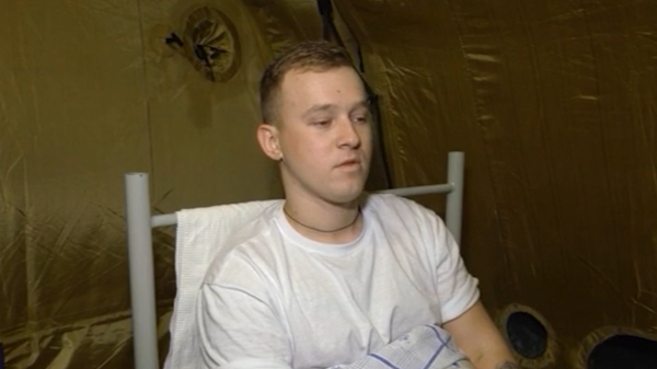 烏軍士兵遭戰友射傷，後被拋棄在排水溝 - 俄羅斯衛星通訊社