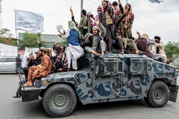 阿富汗“塔利班”武装人员在首都喀布尔庆祝重获政权一周年。*塔利班运动因恐怖活动受到联合国制裁 - 俄罗斯卫星通讯社