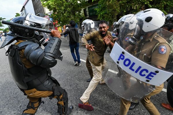 斯里兰卡大学生与科伦坡警察发生冲突。 - 俄罗斯卫星通讯社