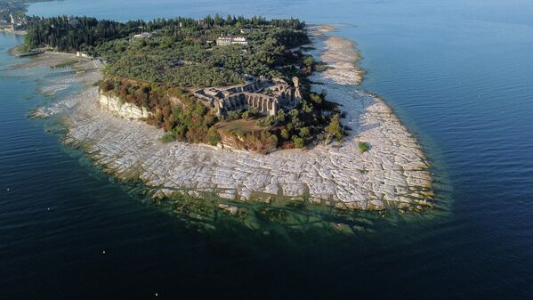 意大利加爾達湖的西爾米翁半島。 - 俄羅斯衛星通訊社