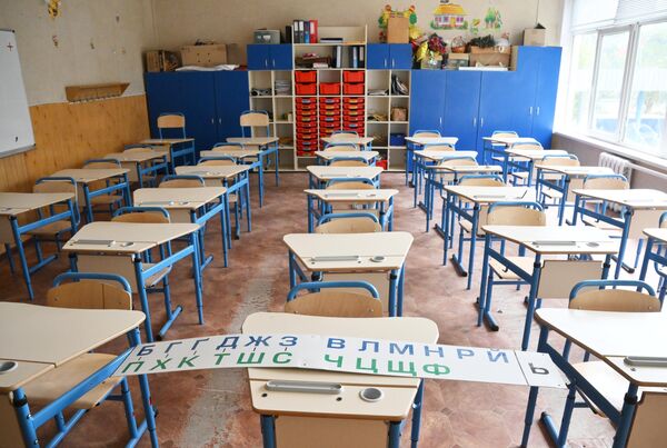 马里乌波尔市第5学校教师中的课桌。 - 俄罗斯卫星通讯社