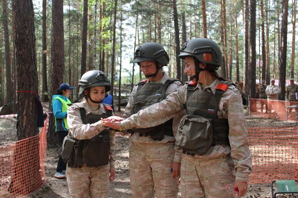 军队-2022“子午线”项目比赛现场的俄罗斯女子军事测绘员。 - 俄罗斯卫星通讯社