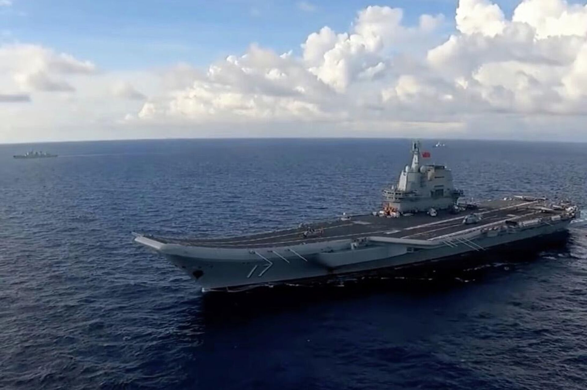 Китайский авианосец Шаньдун и его боевая группа на учениях в Южно-Китайском море - 俄罗斯卫星通讯社, 1920, 23.04.2026