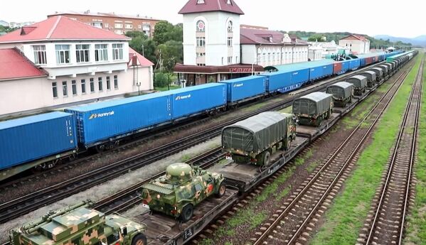 参加“东方-2022”军演的中国武装车队抵达俄罗斯远东滨海边疆区的谢尔盖耶夫靶场。 - 俄罗斯卫星通讯社