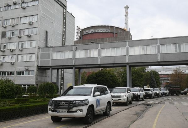 國際原子能機構代表團車隊駛入扎波羅熱核電站。 - 俄羅斯衛星通訊社