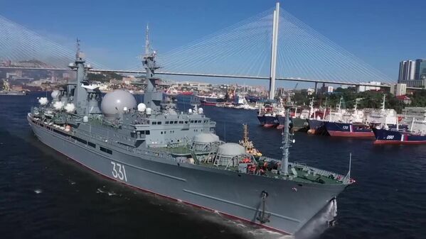 参加“东方-2022”战略演习的太平洋舰队舰船抵达符拉迪沃斯托克金角湾。 - 俄罗斯卫星通讯社