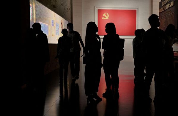 2022年9月4日，人们参观中国共产党历史展览馆。 (Photo by Noel Celis / AFP) - 俄罗斯卫星通讯社