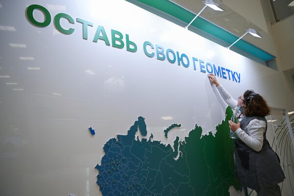 俄羅斯東方經濟論壇在符拉迪沃斯托克開幕。圖為俄羅斯地圖畫。 - 俄羅斯衛星通訊社