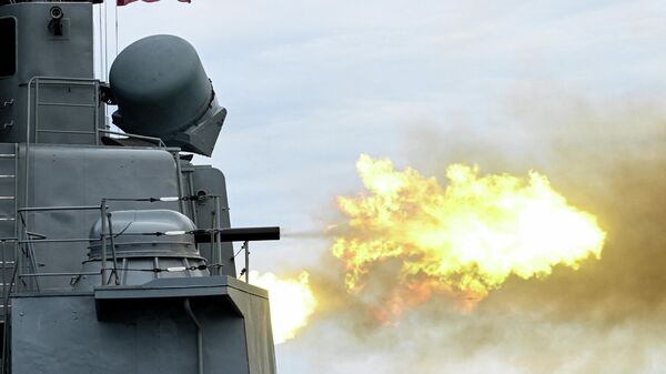 俄羅斯太平洋艦隊護衛艦在演習期間模擬使用炸彈摧毀敵方潛艇 - 俄羅斯衛星通訊社