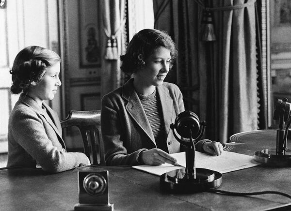 1940 年 10 月 22 日英国伦敦，伊丽莎白公主向撤离国外的英国女孩和男孩发表讲话。 - 俄罗斯卫星通讯社