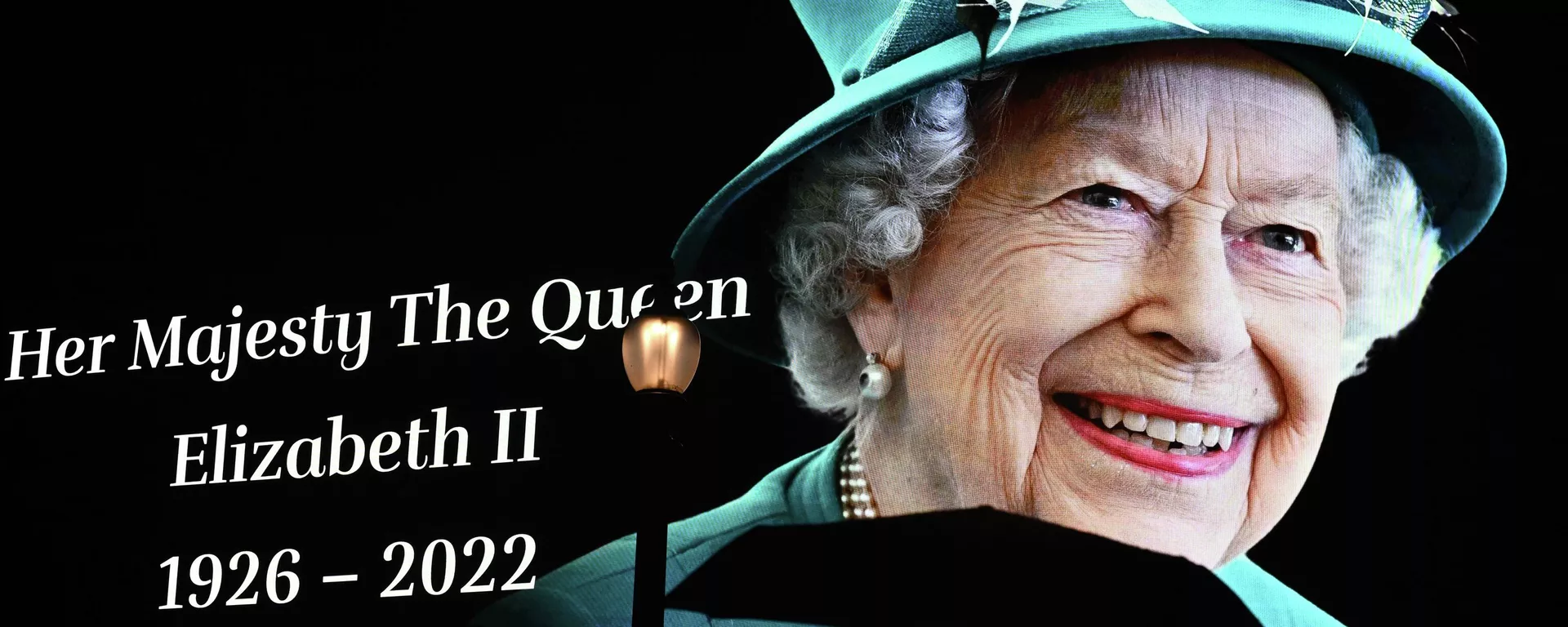 倫敦市中心皮卡迪利廣場上的英國女王伊麗莎白二世的巨幅照片。 - 俄羅斯衛星通訊社, 1920, 09.09.2022
