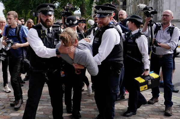 警方在伦敦逮捕了一名抗议者。 - 永利官网卫星通讯社