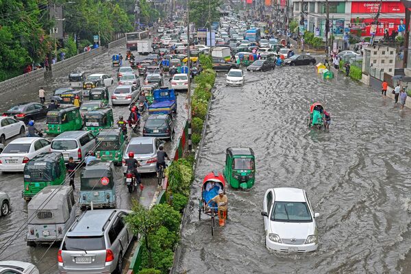 孟加拉國，由於季風降雨，達卡的街道被洪水淹沒。 - 俄羅斯衛星通訊社