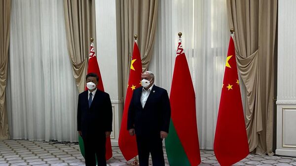 盧卡申科在與中國元首會晤時戴上中國的口罩並還要了10個 - 俄羅斯衛星通訊社