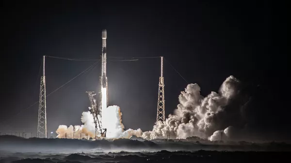 NASA：“獵鷹9”號火箭搭載載人“龍”飛船在佛羅里達發射升空 - 俄羅斯衛星通訊社