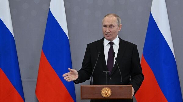 俄总统普京在阿斯塔纳召开新闻发布会。 - 俄罗斯卫星通讯社