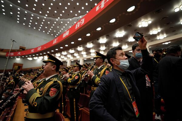 中國共產黨第二十次全國代表大會開幕式前夕，解放軍軍樂團在人民大會堂排練。 - 俄羅斯衛星通訊社