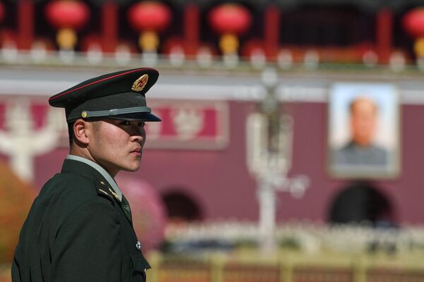北京人民大會堂外圍的警衛人員。 - 俄羅斯衛星通訊社