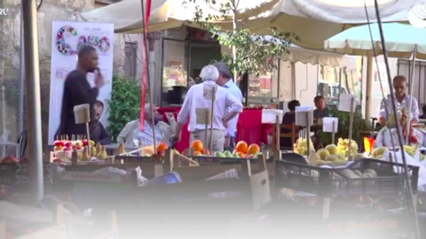 意大利人在参观巴勒莫的街头市场时分享了他们对价格上涨的看法。 - 俄罗斯卫星通讯社