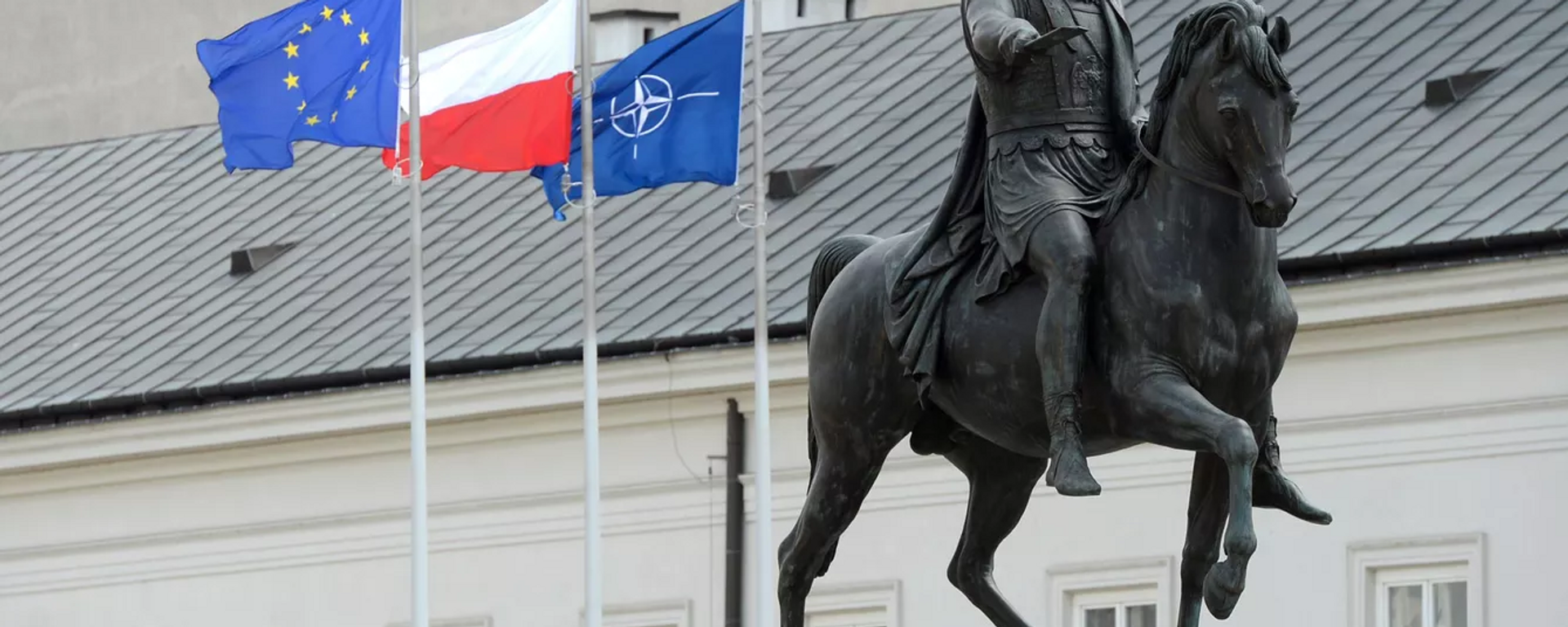 波兰、欧盟和北约旗帜 - 俄罗斯卫星通讯社, 1920, 08.11.2022