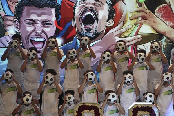 伊朗国家队2022年世界杯主客场球衣发布。 - 俄罗斯卫星通讯社