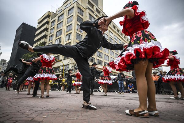 哥伦比亚和委内瑞拉的民间舞“霍罗波”（Joropo），被列入联合国教科文组织非物质文化遗产名录。 - 俄罗斯卫星通讯社