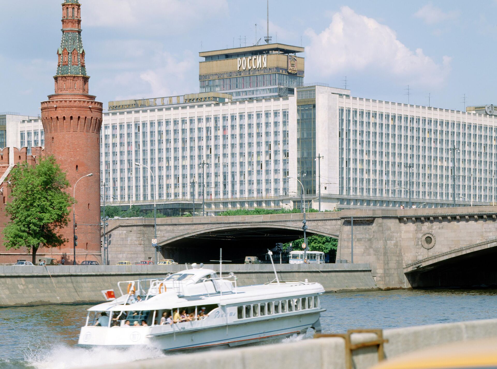 1980年，莫斯科宾馆前的“莫斯科号”游船，目前这里是扎利亚基耶公园 - 俄罗斯卫星通讯社, 1920, 18.11.2022