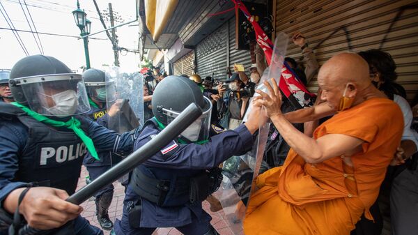 曼谷警方准备击退示威者对亚太经合组织论坛的冲击 - 俄罗斯卫星通讯社